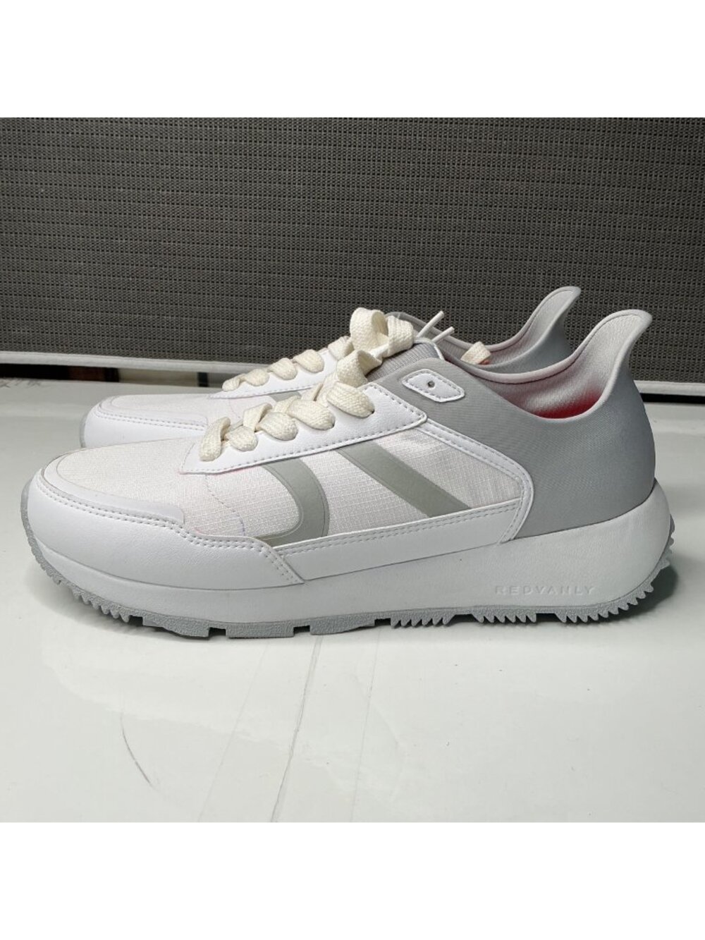 Redvanly Challenger Spikeless White & Gray Men's Glof Sneakers Size 11 Soft